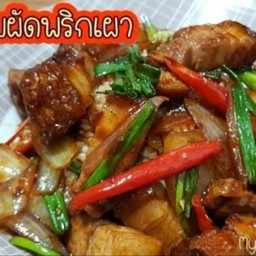 ข้าวราดผัดพริกเผาหมูกรอบ