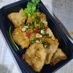 ปลาดอรี่คั่วพริกเกลือ