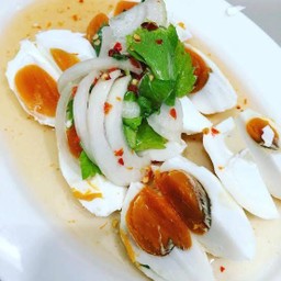 ยำไข่เค็ม
