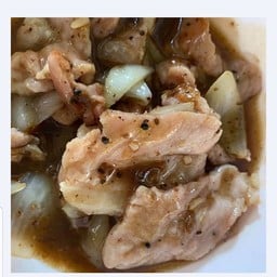 ผัดพริกไทดำราดข้าว