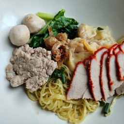 เหมียวเหมียว บะหมี่เกี๊ยวหมูแดง