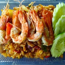 ข้าวผัดต้มยำแห้งกุ้งกรอบ