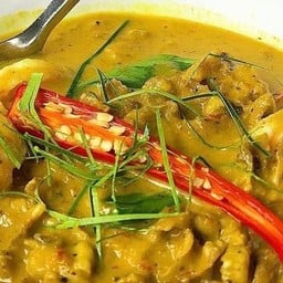 แกงคั่วเห็ดแครงหมู