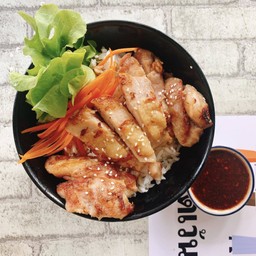 ข้าวไก่ย่างจิ้มแจ่ว