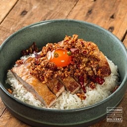 ข้าวคอหมู S-Pureผัดพริกเกลือ + ไข่ดองน้ำปลา