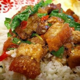 เลียบด่วนกะเพราถาด&เล้ง ตลาดสดธนบุรี