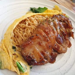 มาม่าไข่กลบไก่ย่าง