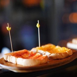 ขนมปิ้งปิ้งเนย