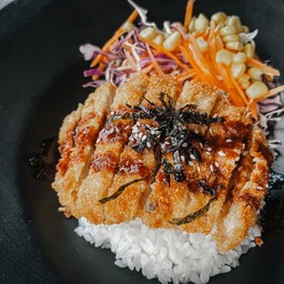 ข้าวหมูทอดซอสทงคัตสึ