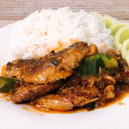 ข้าวราดกะเพราปลากระป๋อง