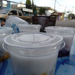 บัวลอยไข่หวานทรงเครื่อง