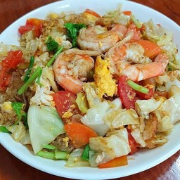 วุ้นเส้นผัดไข่ใส่กุ้ง