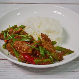 ข้าวราดผัดพริกแกงไก่