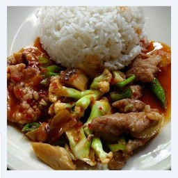 ผัดพริกเผาราดข้าว