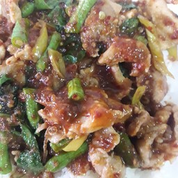 พริกแกงหมูราดข้าว