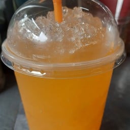 ร้านชากาแฟ น้ำปั่น ตลาดรุ่งเจริญ (ร้านอยู่ตรงทางขึ้นด้านหน้าตลาด)