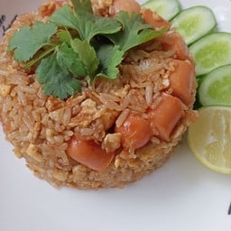 ข้าวผัดไส้กรอก