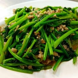 ผัดปวยเล้งหมูกรอบ