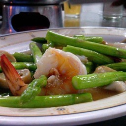 หน่อไม้ฝรั่งผัดกุ้ง