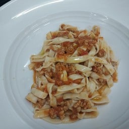 102 FETTUCCINE BOLOGNESE