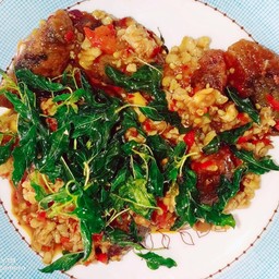 กระเพราไข่เยี่ยวม้า