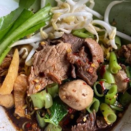 ก๋วยเตี๋ยวเนื้อ น้ำตก