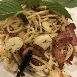 สปาเกตตี้เบคอนน้ำมันมะกอก