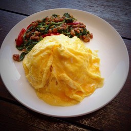 ข้าวไขเจียวทอร์นาโด+กระเพราหมูสับ