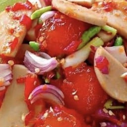 ยำไก่ยอไข่แดง