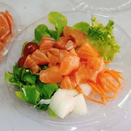 ยำแซลมอน