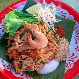 ผัดไทยถาดบ้านร่องกาศ