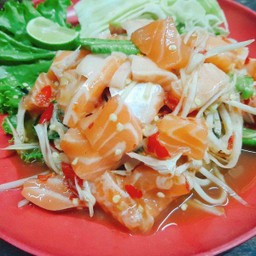 ส้มตำปลาร้าแซลมอน