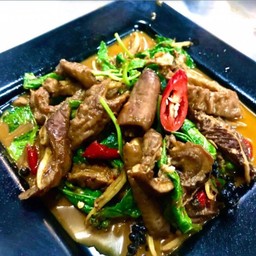 ผัดเผ็ดไส้พะโล้