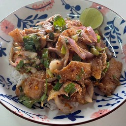ข้าวคอหมูย่างยำแซ่บ