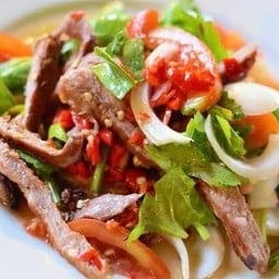 ยำคอหมูย่าง
