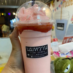 นมสตรอว์เบอร์รี่