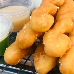 ปาท่องโก๋เกลียว ตลาดสระทองร้อยเอ็ด