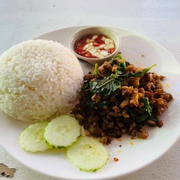 ข้าวกะเพราหมูสับพริกแห้ง