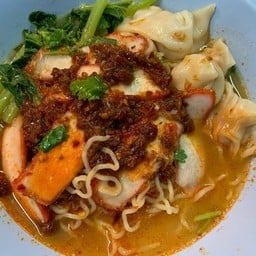 บะหมี่เกี๊ยวหมูแดงต้มยำ