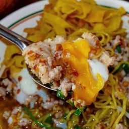 เจริญรส ก๋วยเตี๋ยวหมูต้มยำ ข้าวมันไก่ตอน เสรีมาร์เก็ต เดอะไนน์ พระราม 9