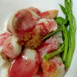 บะหมี่เกี๊ยว หมูแดง หมูกรอบ (ตรงข้ามสมาคมเมืองทอง)