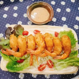 สลัดกุ้งทอด