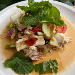 ยำปลาหมึก