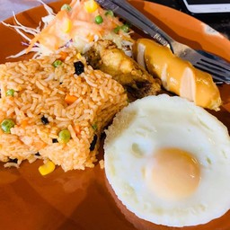 ข้าวผัดอเมริกัน+สลัด