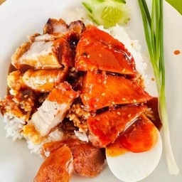 ร้านข้าวหมู่แดง หมู่กรอบ ข้าวยำ