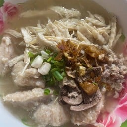 ก๋วยจั๊บอุบลทรงเครื่อง