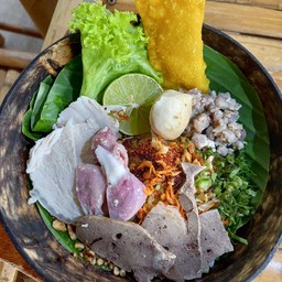 ก๋วยเตี๋ยวแห้งยำโบราณหมู