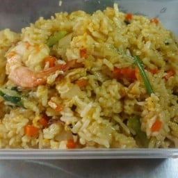 ข้าวผัดผงกระหรี่กุ้ง fried rice shrimp with yellow curry