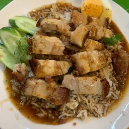 ข้าวหมูกรอบไข่