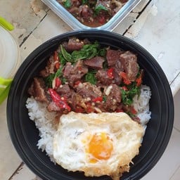 ข้าวกะเพราเนื้อตุ๋น